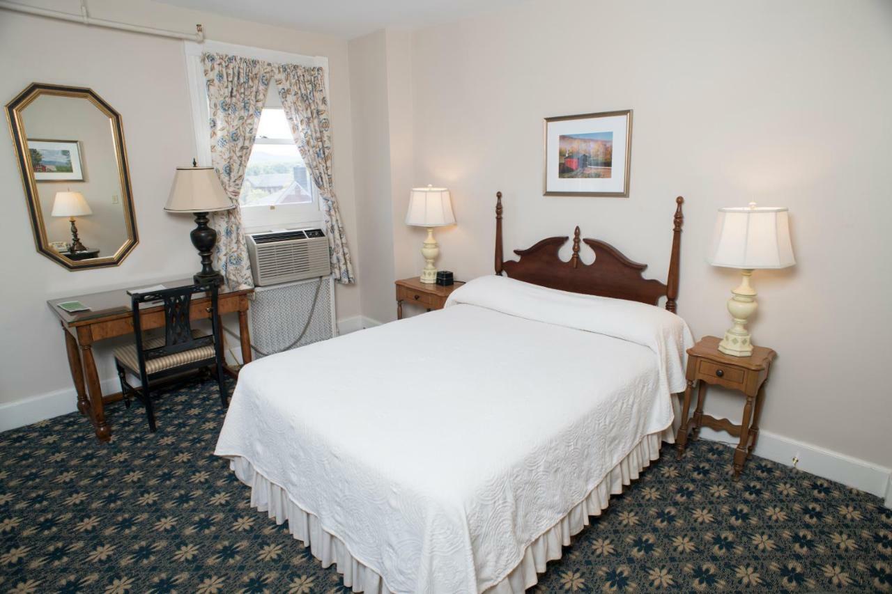 Middlebury Inn Exteriör bild